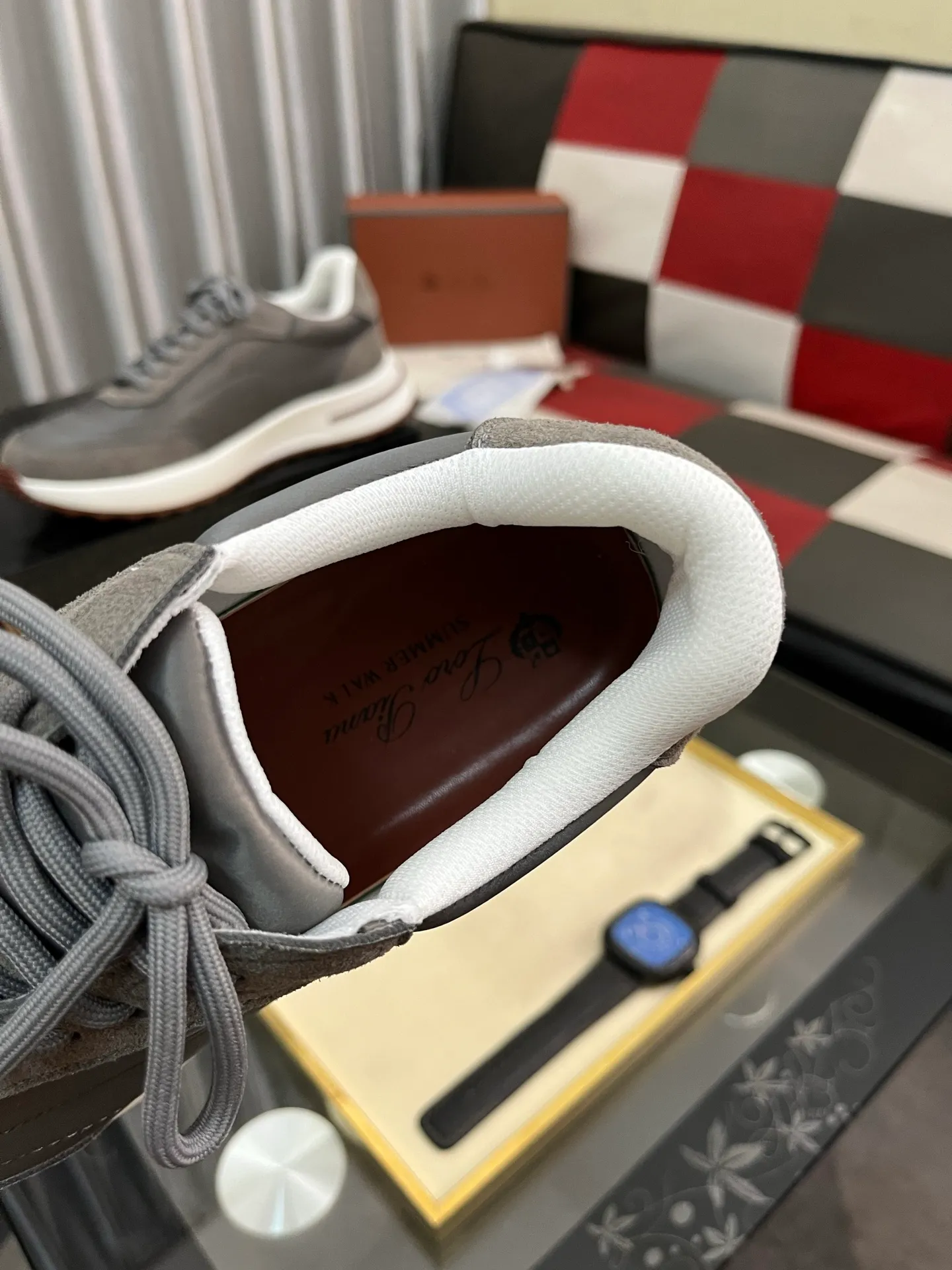 Men's shoes 💰458⌚️⌚️ Loro Pian* Loro Pian* casual shoes are made of cowhide frosted cowhide. Unique texture, simple and elegant, in line with Asian shoe lasts. Almond toe bar, apron style toe, drum-stitched upper. Same color stitching details. Slip-on style for easy on and off. Original color full cowhide lining. The insole is decorated with the 🈶️ brand logo. The original open-molded TPU raw rubber outsole. The soft rubber sole has super grip performance. Comfortable and casual style. You can create 🉑casual🉑formal urban style at will!  Code number: 38-44